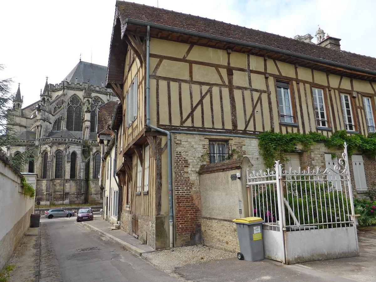 Apartamento Le Papillon de la Cathédrale - Calme - Jardin - Wifi Troyes Exterior foto